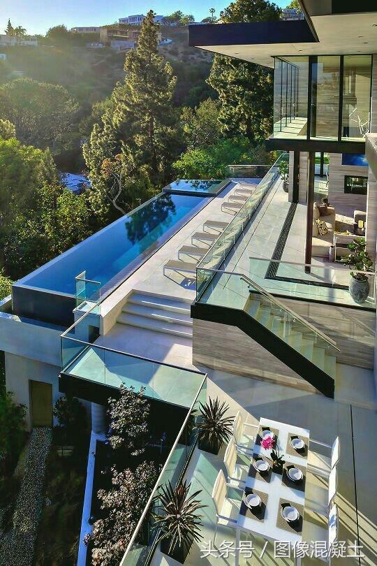 別墅設計混凝土、燈光、水融合