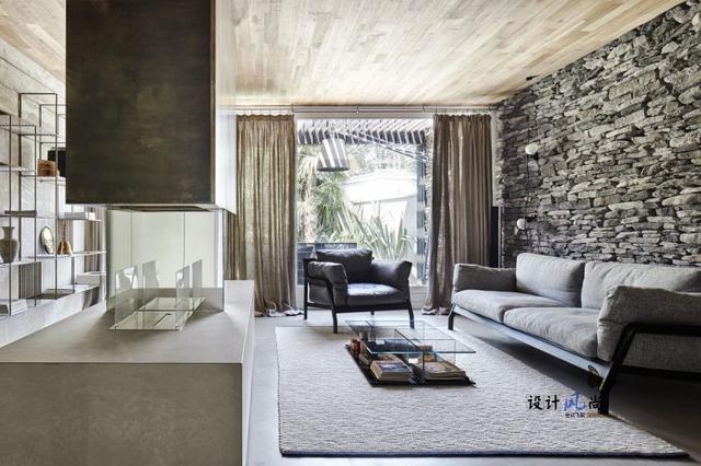 意大利石頭與木頭結(jié)合的鄉(xiāng)村別墅