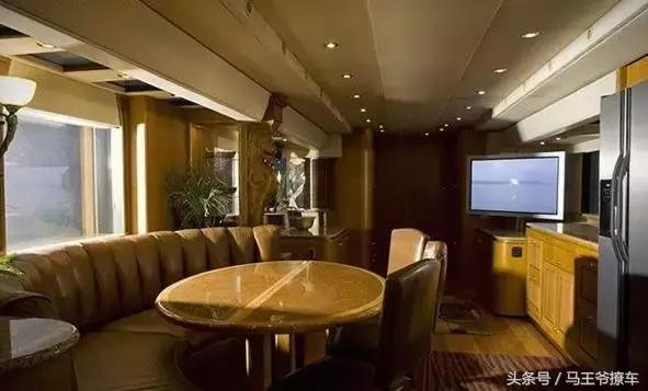 妹子們看清楚：這車能換北上廣深別墅，勞斯在它眼里是笑話