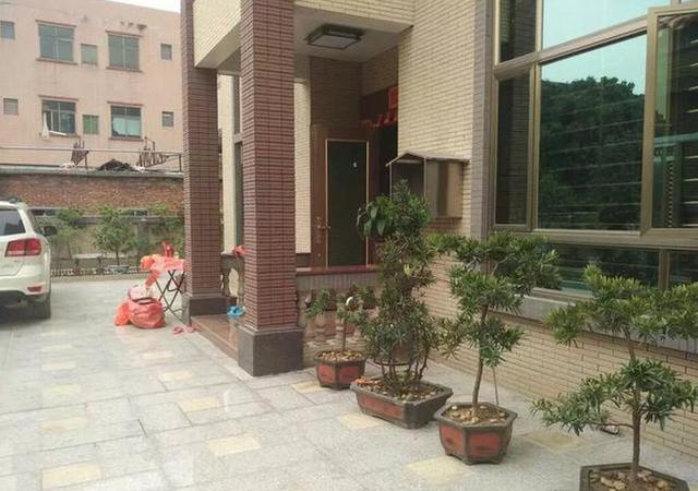 朋友浙江農(nóng)村婆家的別墅蓋好了，光看這外表也是村里數(shù)一數(shù)二的！