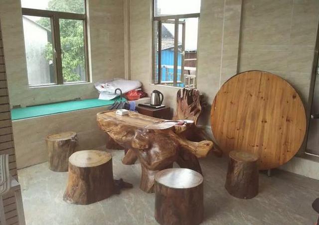 朋友浙江農(nóng)村婆家的別墅蓋好了，光看這外表也是村里數(shù)一數(shù)二的！