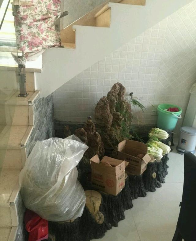 堪比千萬(wàn)大別墅的鄉(xiāng)下自建房，全屋的裝修婆婆裝得富麗堂皇！