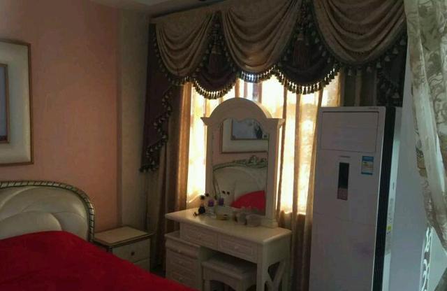 堪比千萬(wàn)大別墅的鄉(xiāng)下自建房，全屋的裝修婆婆裝得富麗堂皇！