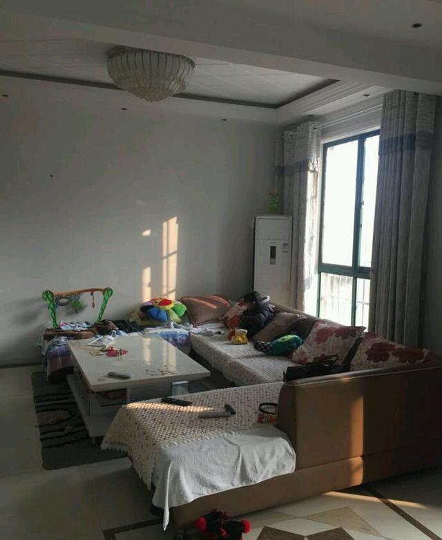 堪比千萬(wàn)大別墅的鄉(xiāng)下自建房，全屋的裝修婆婆裝得富麗堂皇！