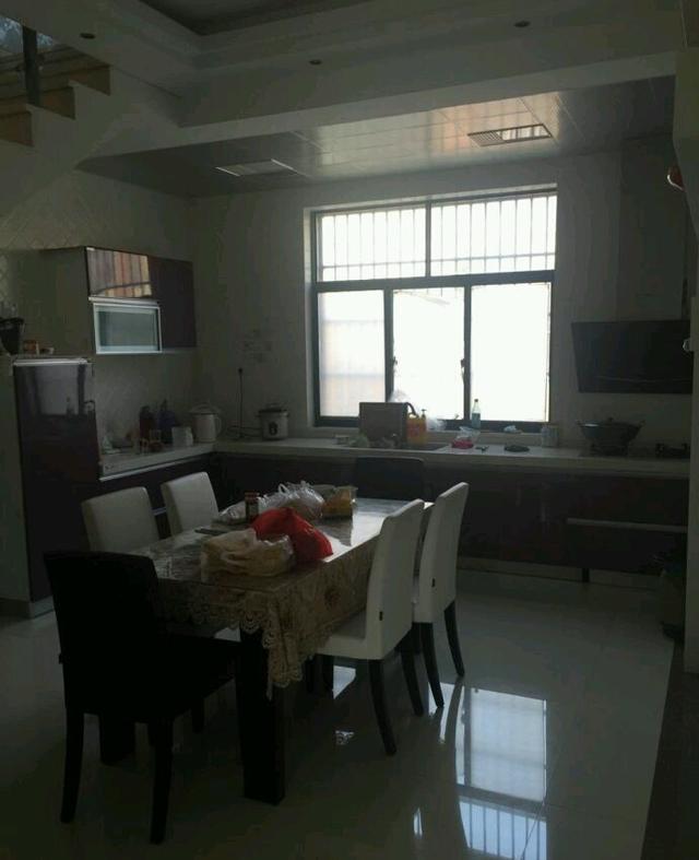 堪比千萬(wàn)大別墅的鄉(xiāng)下自建房，全屋的裝修婆婆裝得富麗堂皇！