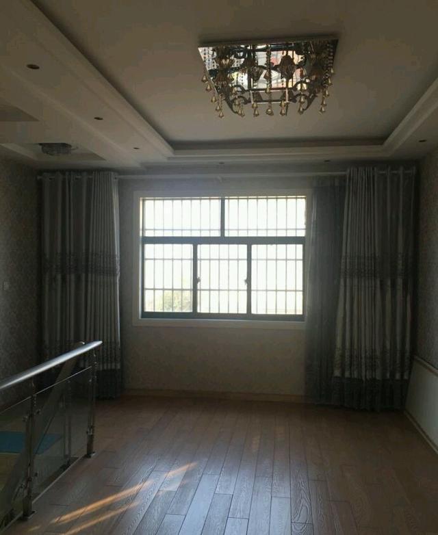 堪比千萬(wàn)大別墅的鄉(xiāng)下自建房，全屋的裝修婆婆裝得富麗堂皇！