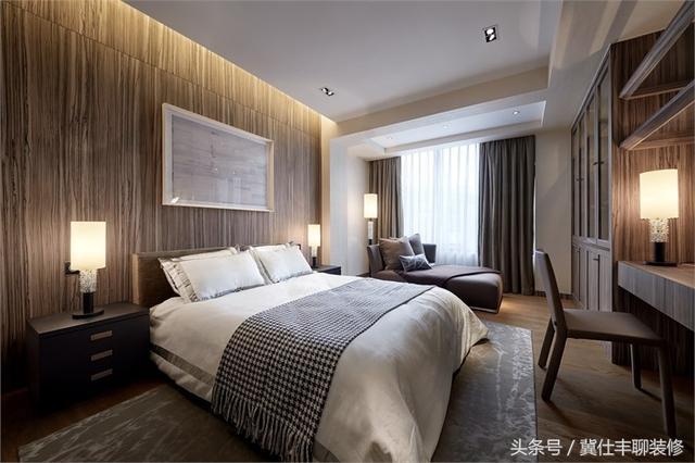 富豪的兩棟別墅連為一體，一棟家人住，另一棟招待客人