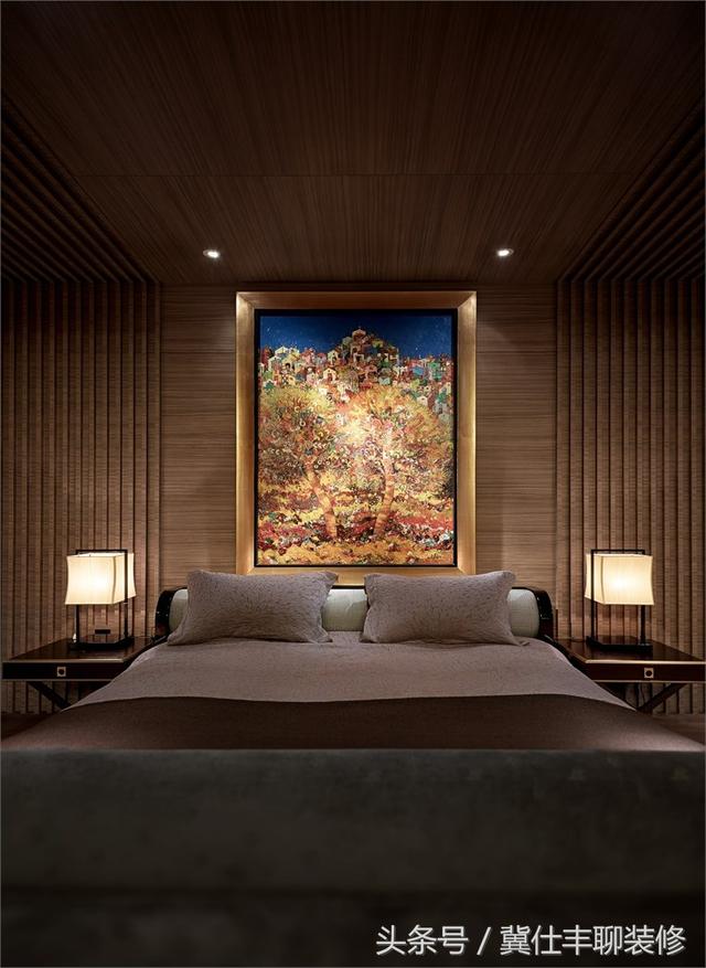 富豪的兩棟別墅連為一體，一棟家人住，另一棟招待客人