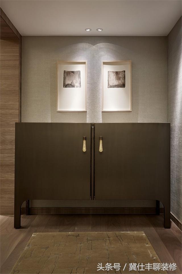 富豪的兩棟別墅連為一體，一棟家人住，另一棟招待客人