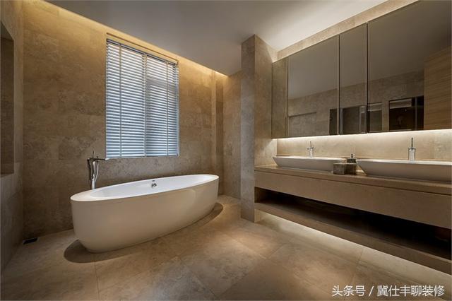 富豪的兩棟別墅連為一體，一棟家人住，另一棟招待客人