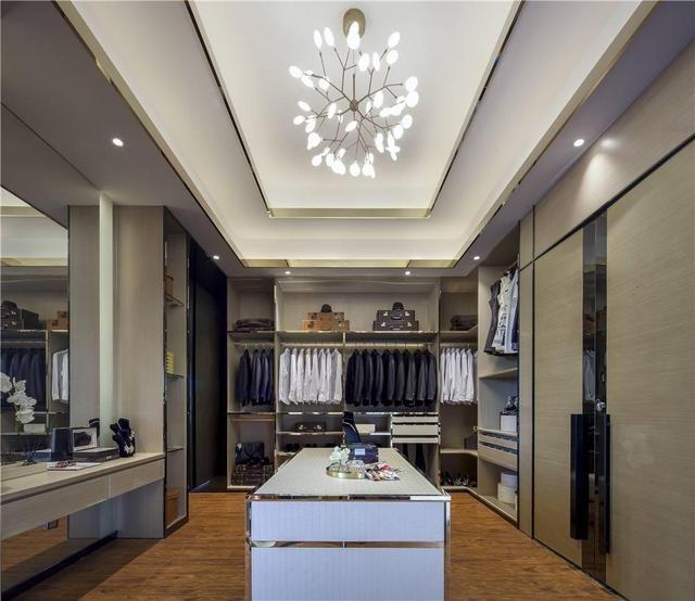 房地產(chǎn)老板北京別墅裝修花幾百萬，內(nèi)景奢華無比，四季如春的感覺