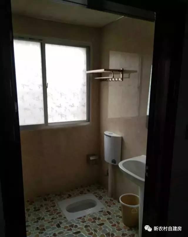 孝順女子為父母建平房別墅，家里的門(mén)檻都被鄉(xiāng)親踏爛