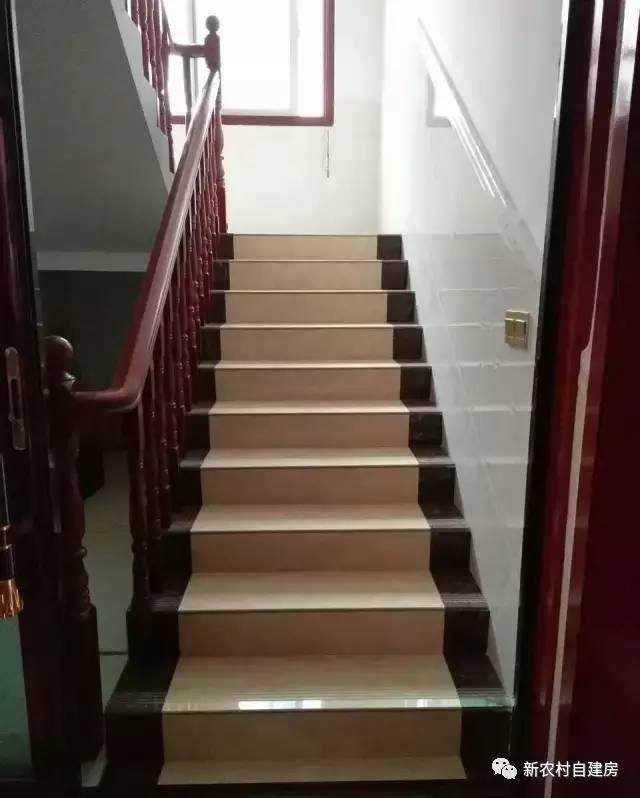 孝順女子為父母建平房別墅，家里的門(mén)檻都被鄉(xiāng)親踏爛