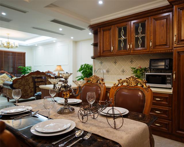 長見識了！鄭州何總和老朋友買別墅去對方家看后大贊不已