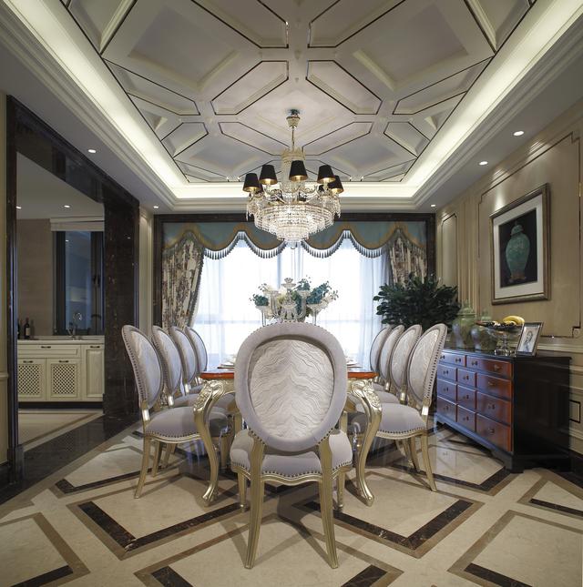 長見識了！鄭州何總和老朋友買別墅去對方家看后大贊不已