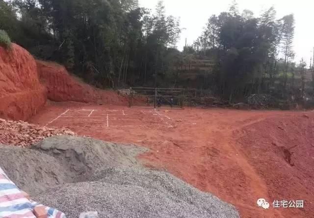 70后老夫妻合伙開山，40萬為兒子建棟獨(dú)一無二的2層婚房！