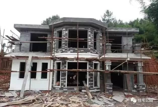 70后老夫妻合伙開山，40萬為兒子建棟獨(dú)一無二的2層婚房！