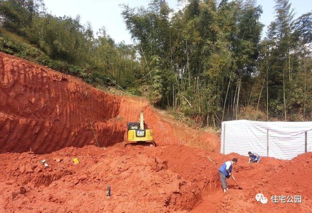 70后老夫妻合伙開山，40萬為兒子建棟獨(dú)一無二的2層婚房！