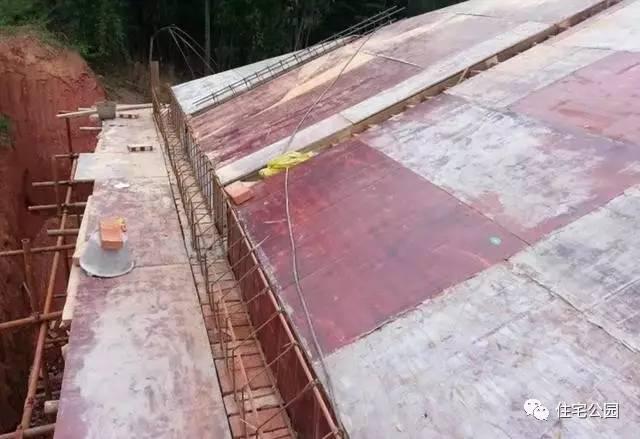 70后老夫妻合伙開山，40萬為兒子建棟獨(dú)一無二的2層婚房！