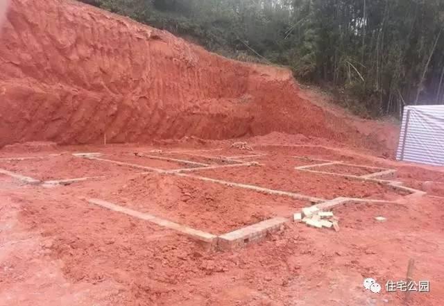 70后老夫妻合伙開山，40萬為兒子建棟獨(dú)一無二的2層婚房！