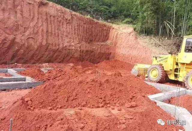 70后老夫妻合伙開山，40萬為兒子建棟獨(dú)一無二的2層婚房！