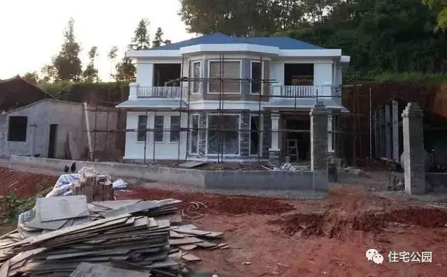 70后老夫妻合伙開山，40萬為兒子建棟獨(dú)一無二的2層婚房！