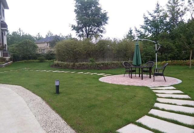 有錢(qián)不投資房產(chǎn)，卻回鄉(xiāng)下建別墅，是不是傻