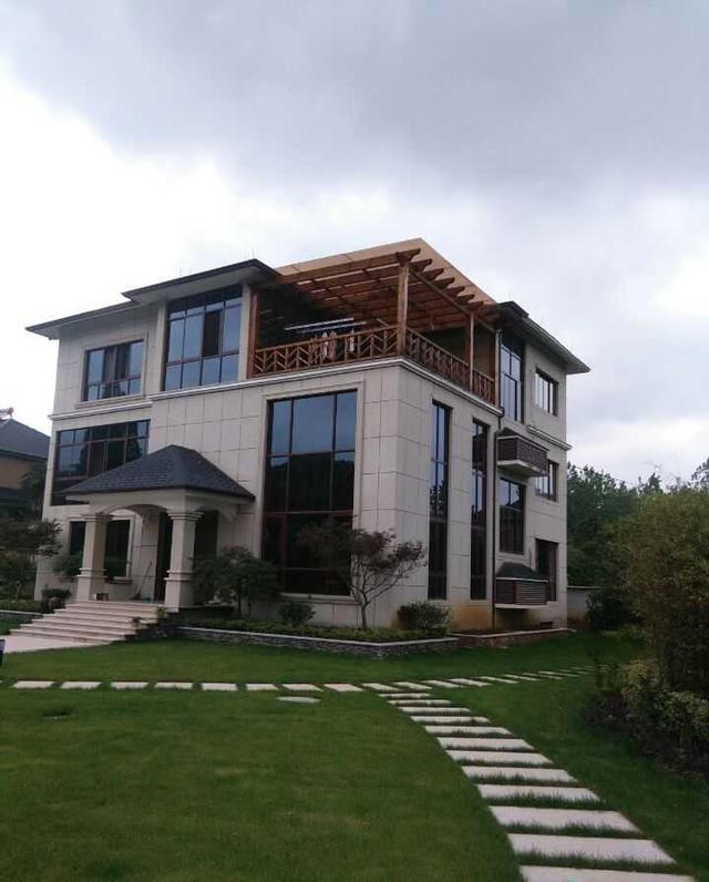 有錢(qián)不投資房產(chǎn)，卻回鄉(xiāng)下建別墅，是不是傻