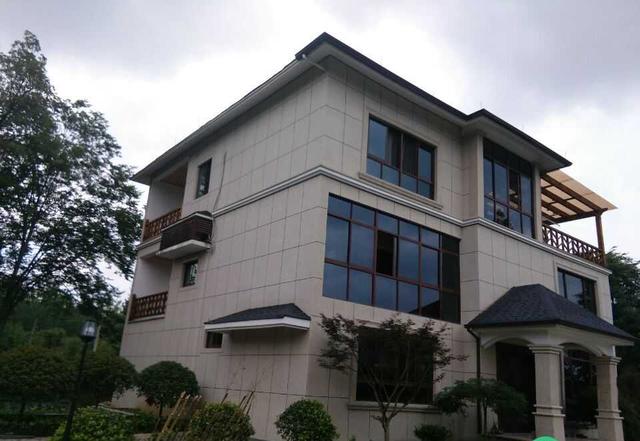 有錢(qián)不投資房產(chǎn)，卻回鄉(xiāng)下建別墅，是不是傻