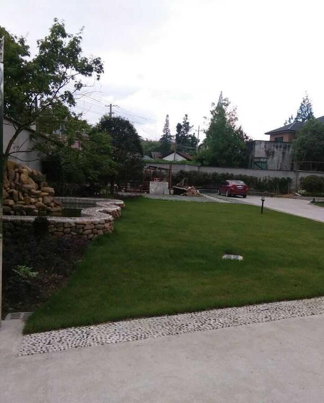 有錢(qián)不投資房產(chǎn)，卻回鄉(xiāng)下建別墅，是不是傻