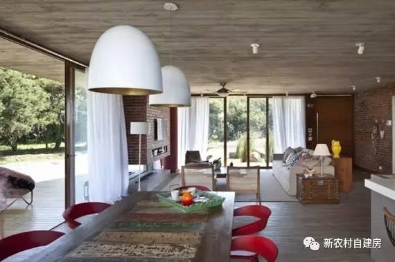 用紅磚建套現(xiàn)代別墅，鄰居看了只有羨慕的份