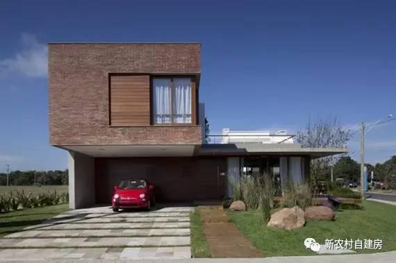 用紅磚建套現(xiàn)代別墅，鄰居看了只有羨慕的份