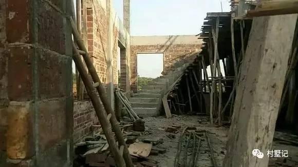 帶旋轉(zhuǎn)樓梯的二層農(nóng)村別墅，引眾人參觀（附實(shí)拍）