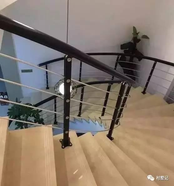 帶旋轉(zhuǎn)樓梯的二層農(nóng)村別墅，引眾人參觀（附實(shí)拍）