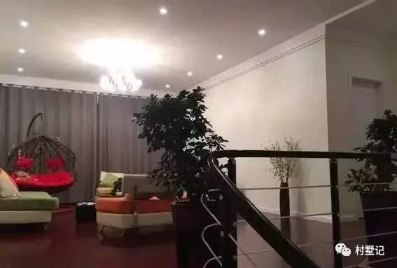 帶旋轉(zhuǎn)樓梯的二層農(nóng)村別墅，引眾人參觀（附實(shí)拍）