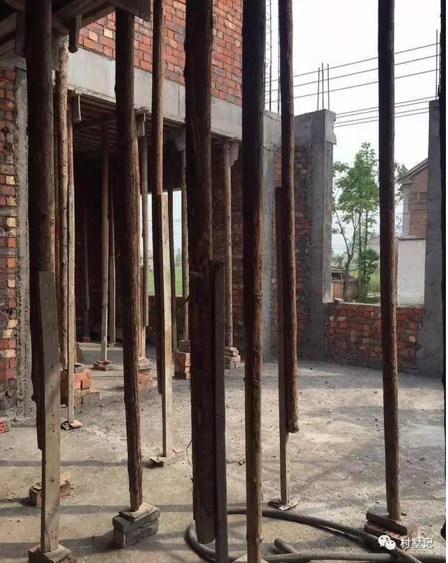 曬一曬咱村新蓋的三層別墅，是整個村最豪華的