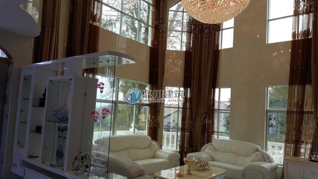 這三層優(yōu)雅小別墅一眼就愛上了，這造型建出來(lái)就成了村里一道風(fēng)景