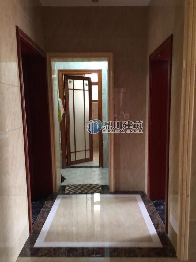 這三層小別墅讓小孩看了都走不動路，里面裝個壁掛爐，歐美范十足