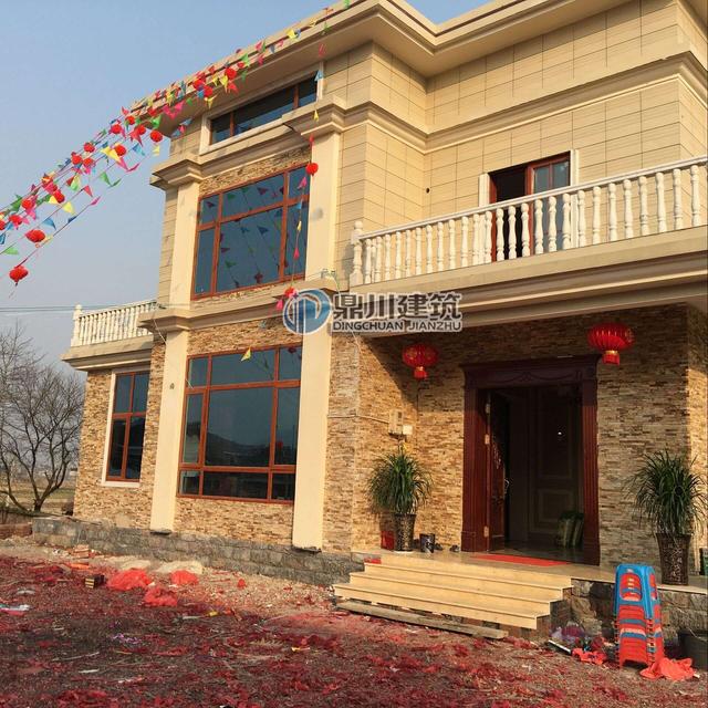 這三層小別墅讓小孩看了都走不動路，里面裝個壁掛爐，歐美范十足