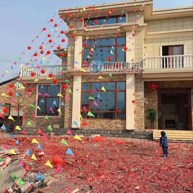 這三層小別墅讓小孩看了都走不動路，里面裝個壁掛爐，歐美范十足