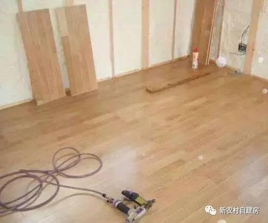 實(shí)拍日本人建房過(guò)程，不用一磚一瓦能抗8級(jí)地震