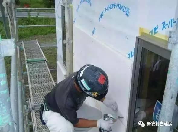 實(shí)拍日本人建房過(guò)程，不用一磚一瓦能抗8級(jí)地震