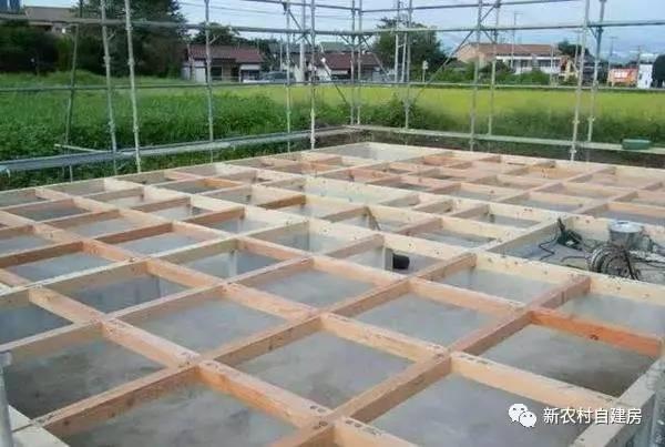 實(shí)拍日本人建房過(guò)程，不用一磚一瓦能抗8級(jí)地震