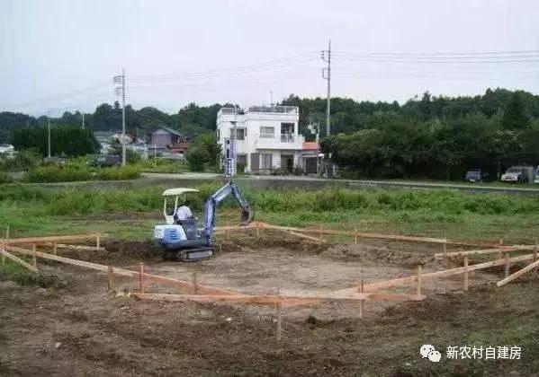 實(shí)拍日本人建房過(guò)程，不用一磚一瓦能抗8級(jí)地震