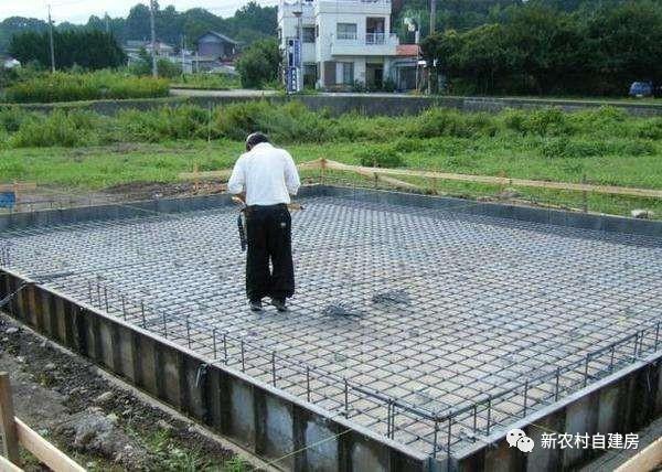 實(shí)拍日本人建房過(guò)程，不用一磚一瓦能抗8級(jí)地震