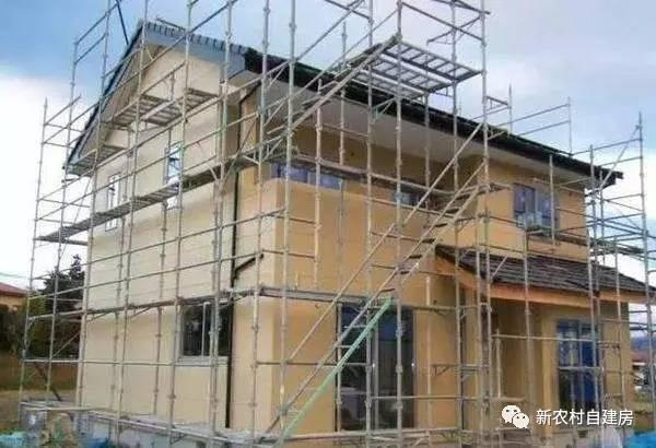 實(shí)拍日本人建房過(guò)程，不用一磚一瓦能抗8級(jí)地震