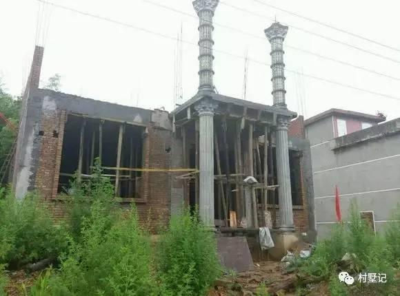 二層農(nóng)村自建別墅氣派十足，甩村里其他自建房一條街