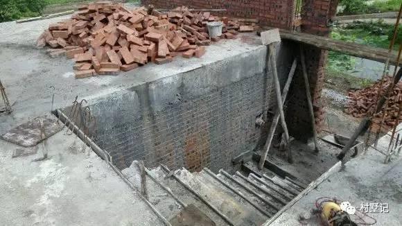 二層農(nóng)村自建別墅氣派十足，甩村里其他自建房一條街