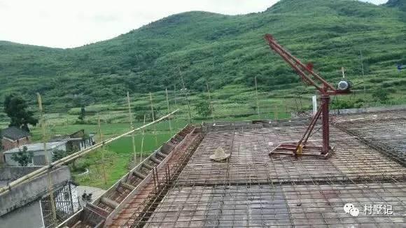 二層農(nóng)村自建別墅氣派十足，甩村里其他自建房一條街