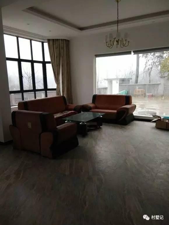 湖北網(wǎng)友曬二層農(nóng)村別墅，說(shuō)農(nóng)村人沒(méi)品味的打臉了（附圖紙）